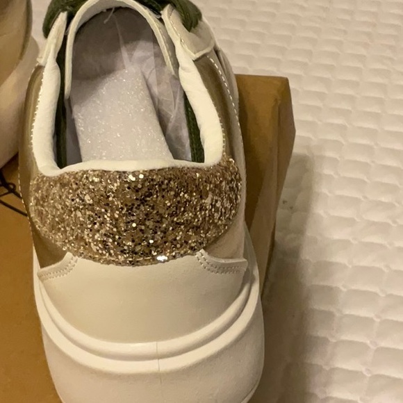 VINTAGE HAVANA Lexa Olive Star Fashion Sneaker - Picture 3 of 7